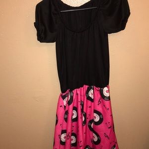 off the shoulder 50’s halloween costume
